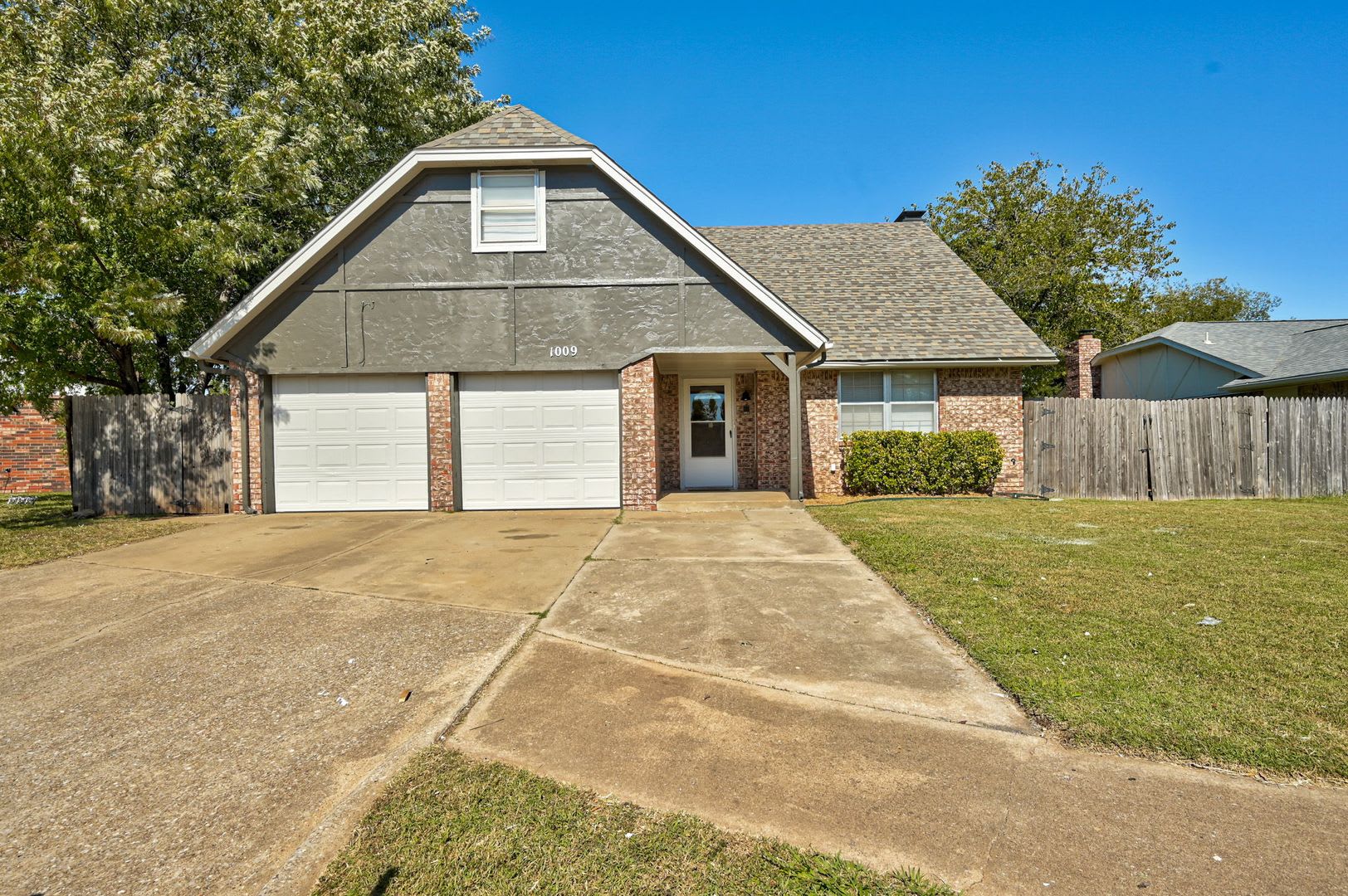 250 Move In Special Two Story 4 Bed 2 Bath Home In The Heart Of Moore 250 Move In Special – photo 1
