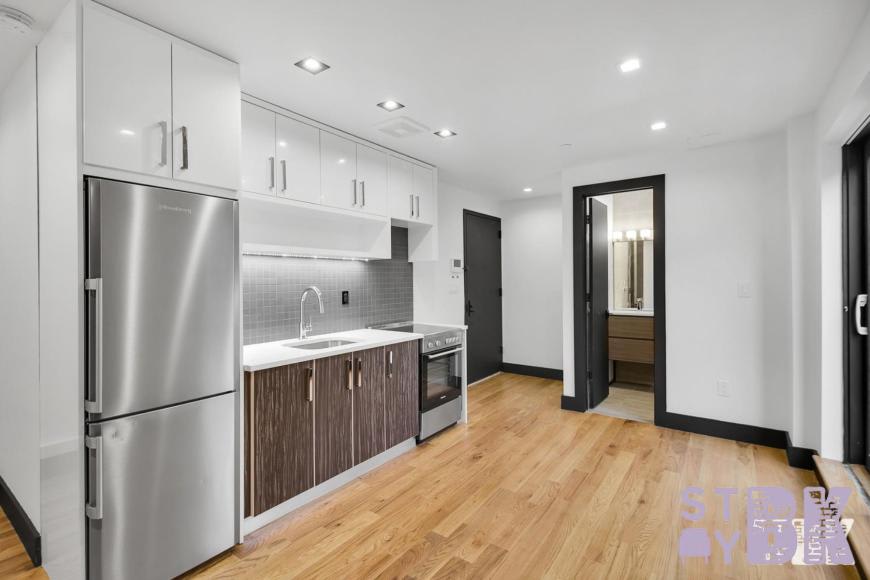 242 Parkside Avenue – photo 1