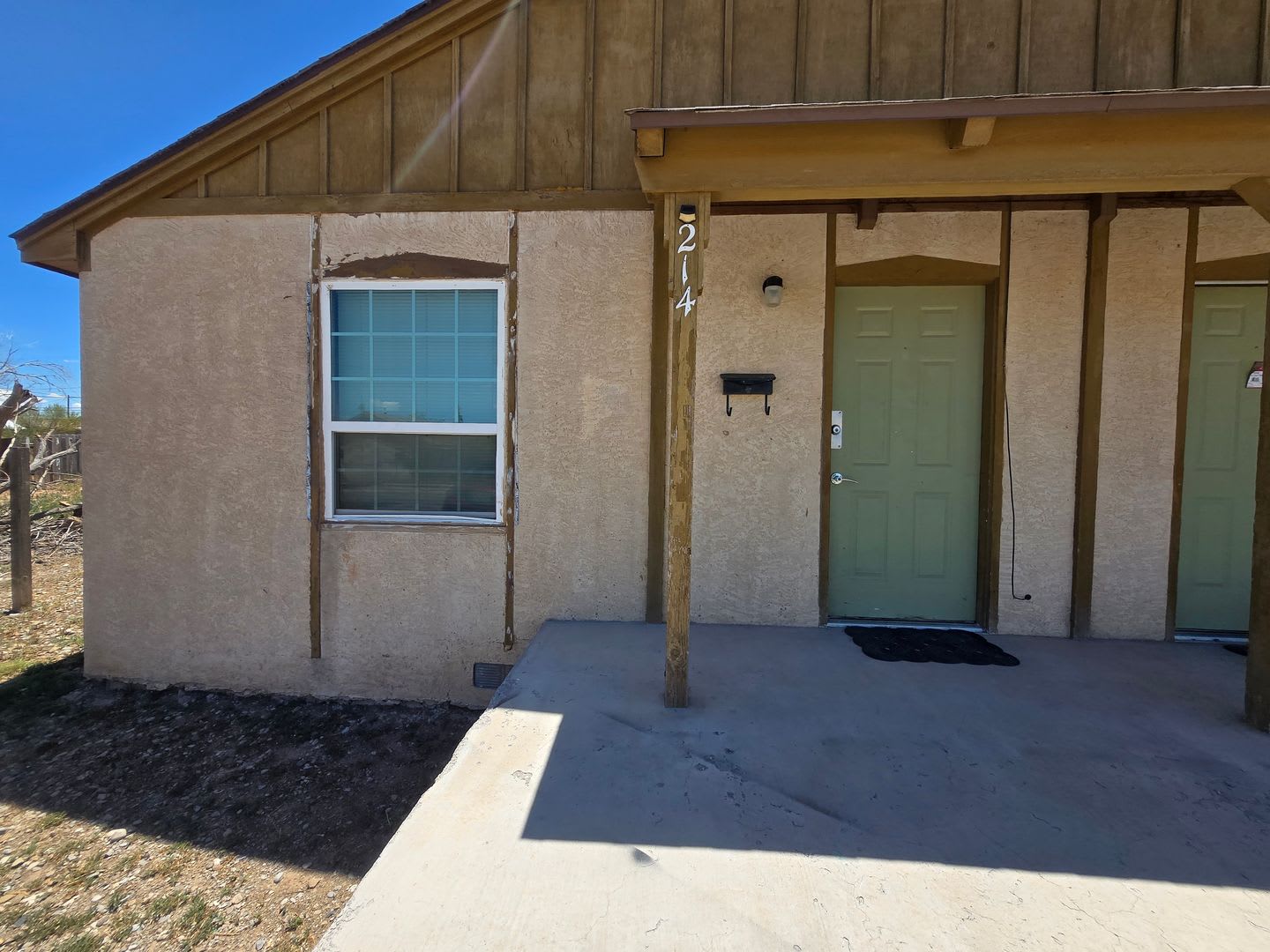 2BD/1 BA Duplex – photo 1 of 14