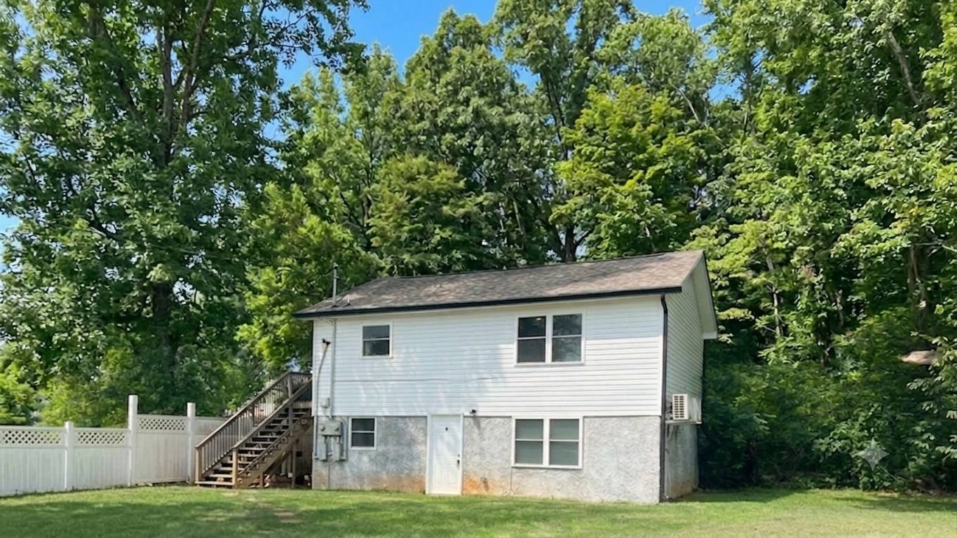 862 Berry St Ne – photo 1 of 173
