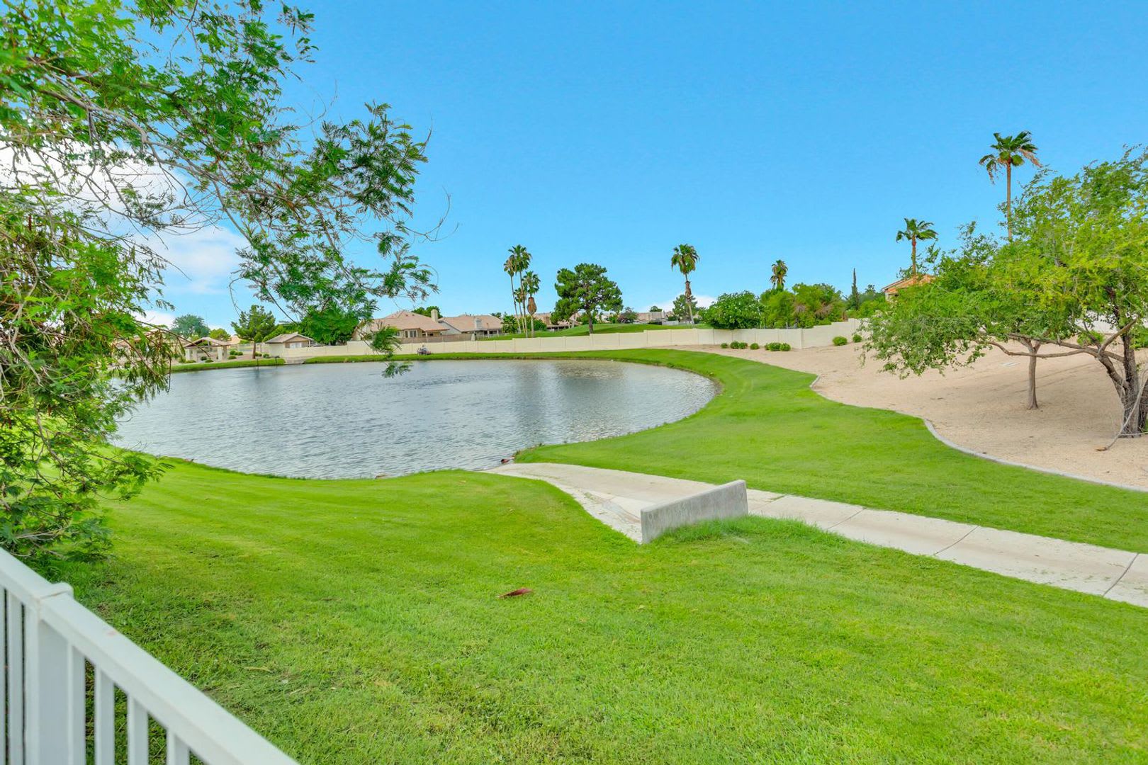 Beautiful 3 bedroom, 2 bath in great Mesa location! – photo 1