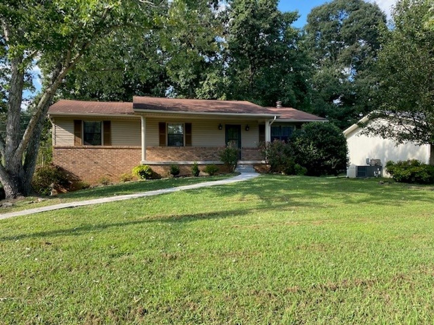 Gorgeous 3 Bedroom 2 5 Bath Home In Farragut School District – photo 1 of 226