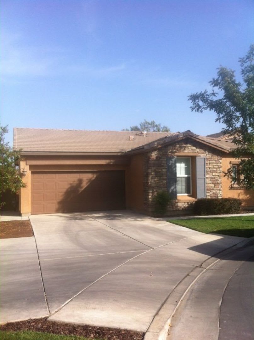 2 bed 2 bath gated community home! – photo 1