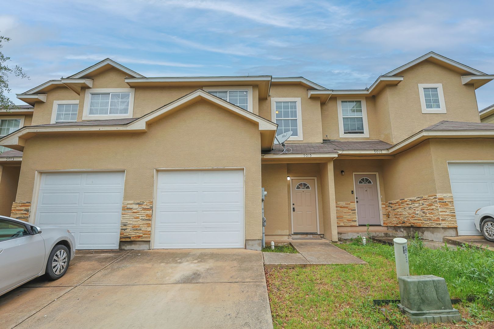 3 Bed 2.5 Townhome near Bandera & I-410 – photo 1