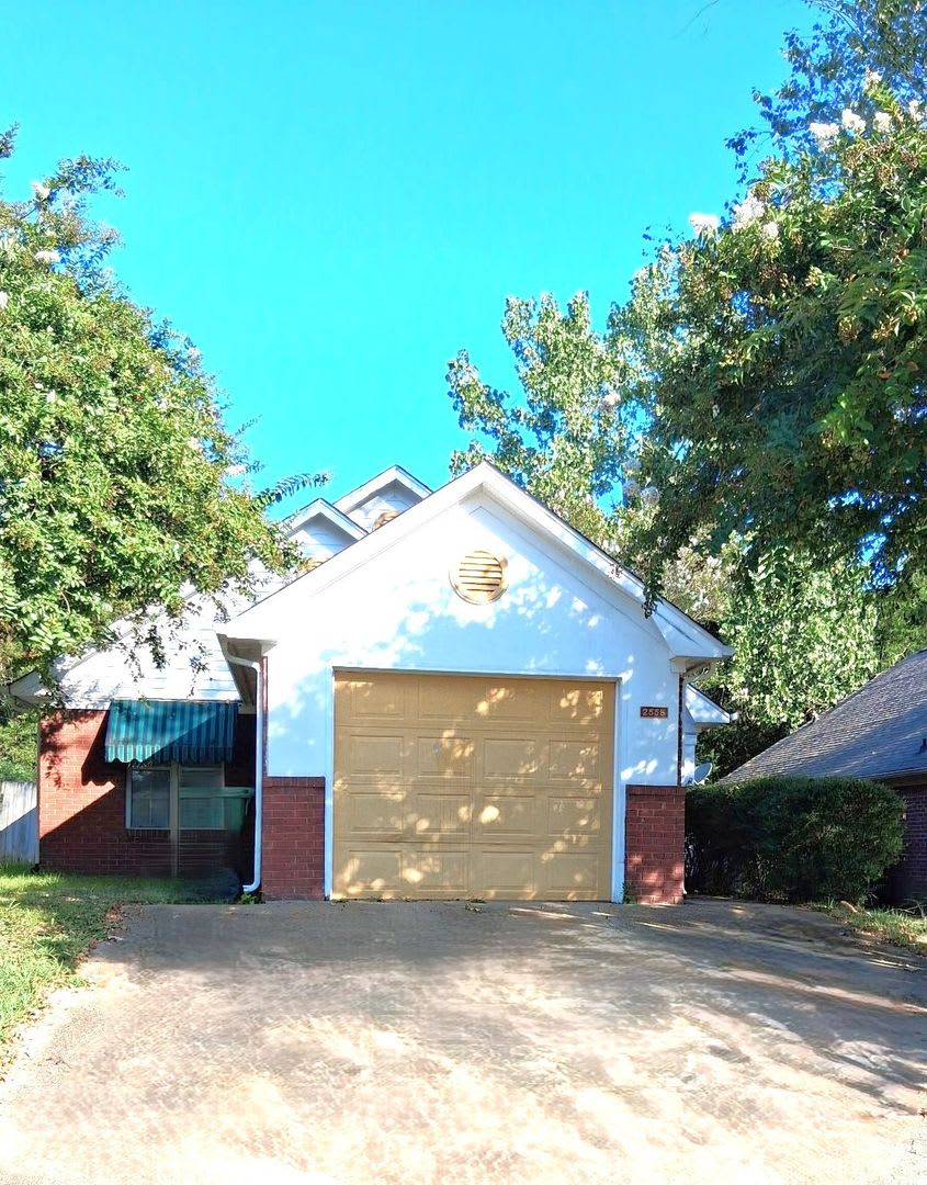 2 bd/2 ba house – photo 1 of 7