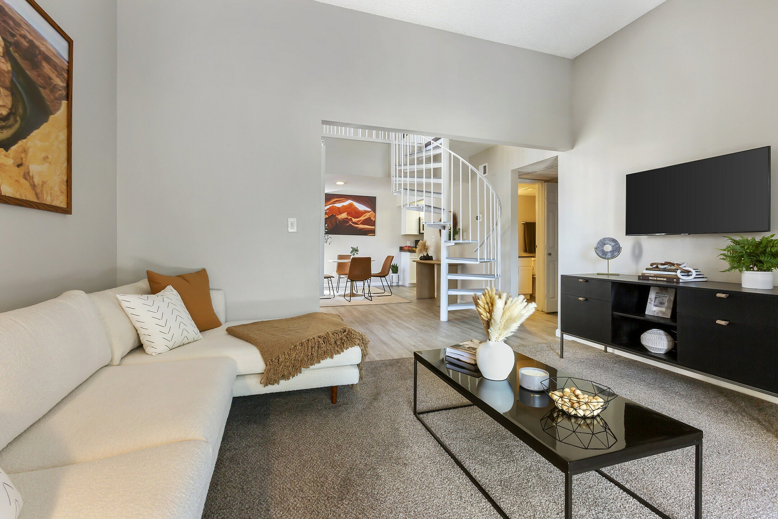 255 North – photo 1