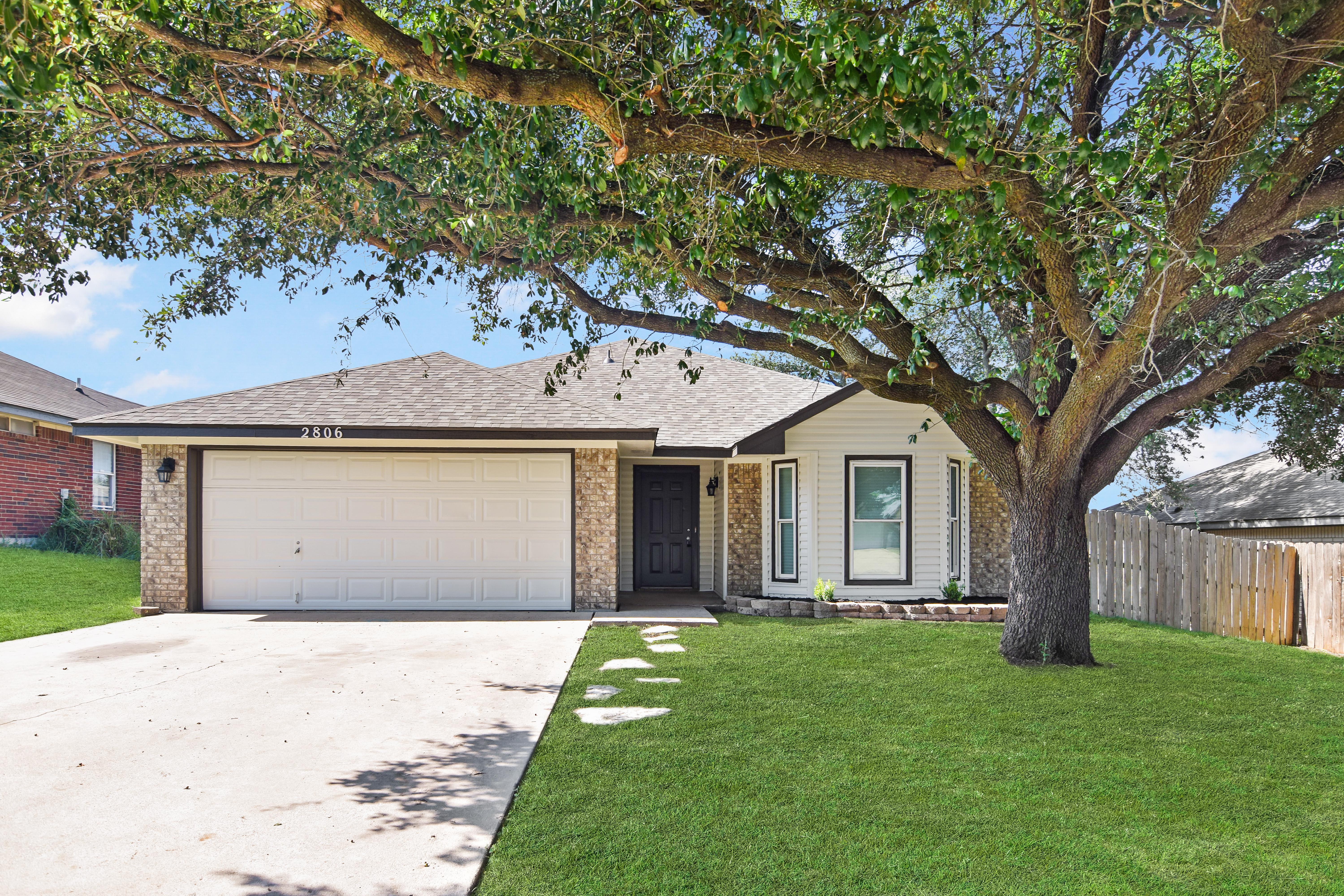 2806 Fieldstone Dr – photo 1