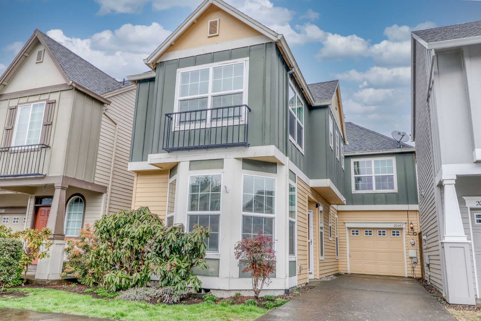 Beautiful 3 Bedroom Home in Beaverton with Fenced Patio, Attached Garage & Fireplace! – photo 1