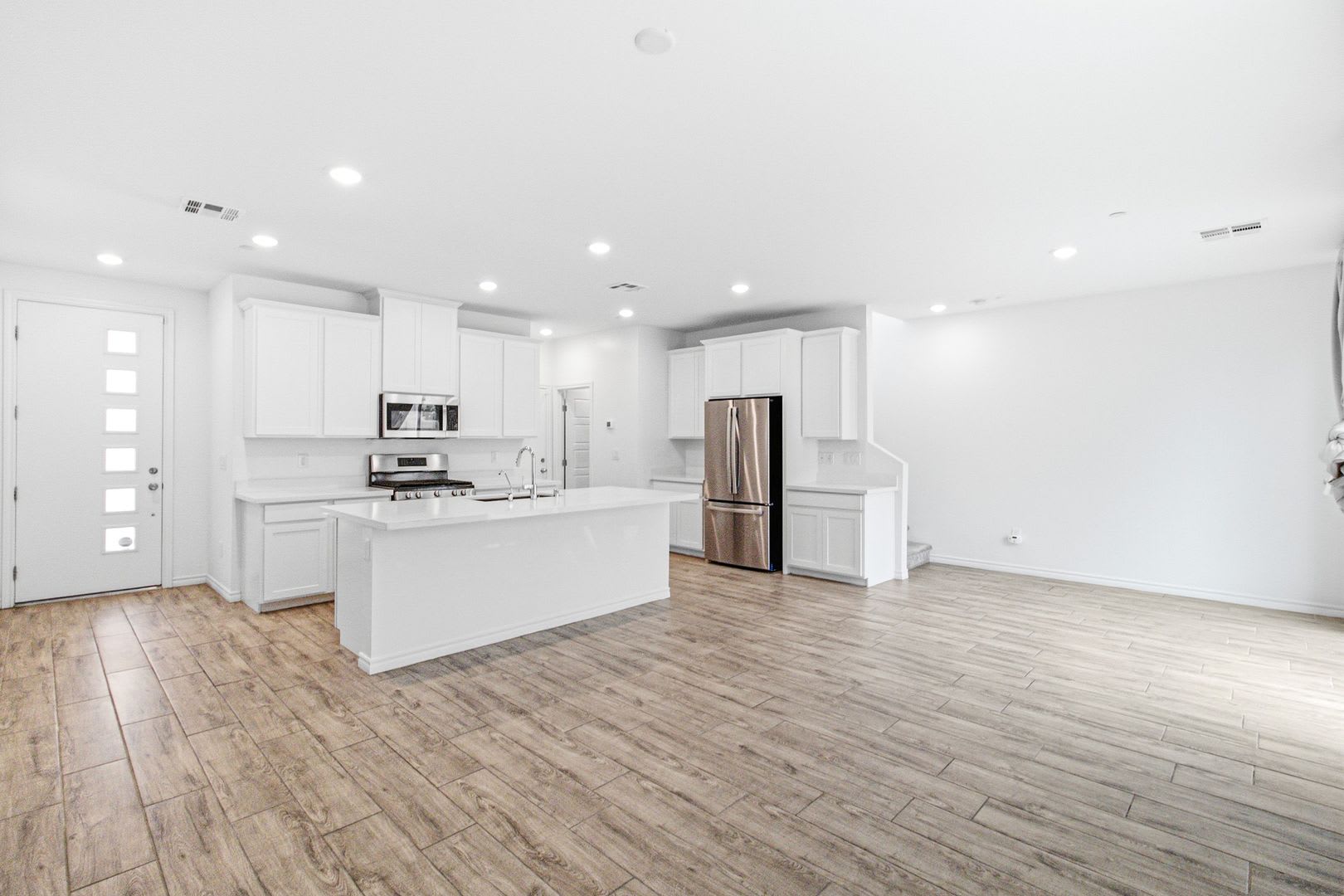Beautiful 3-Bedroom Home in Desirable Skye Canyon – photo 1