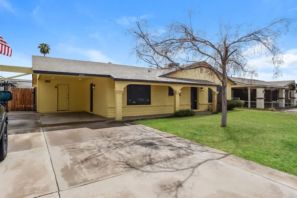 2210 N 54th Lane – photo 1