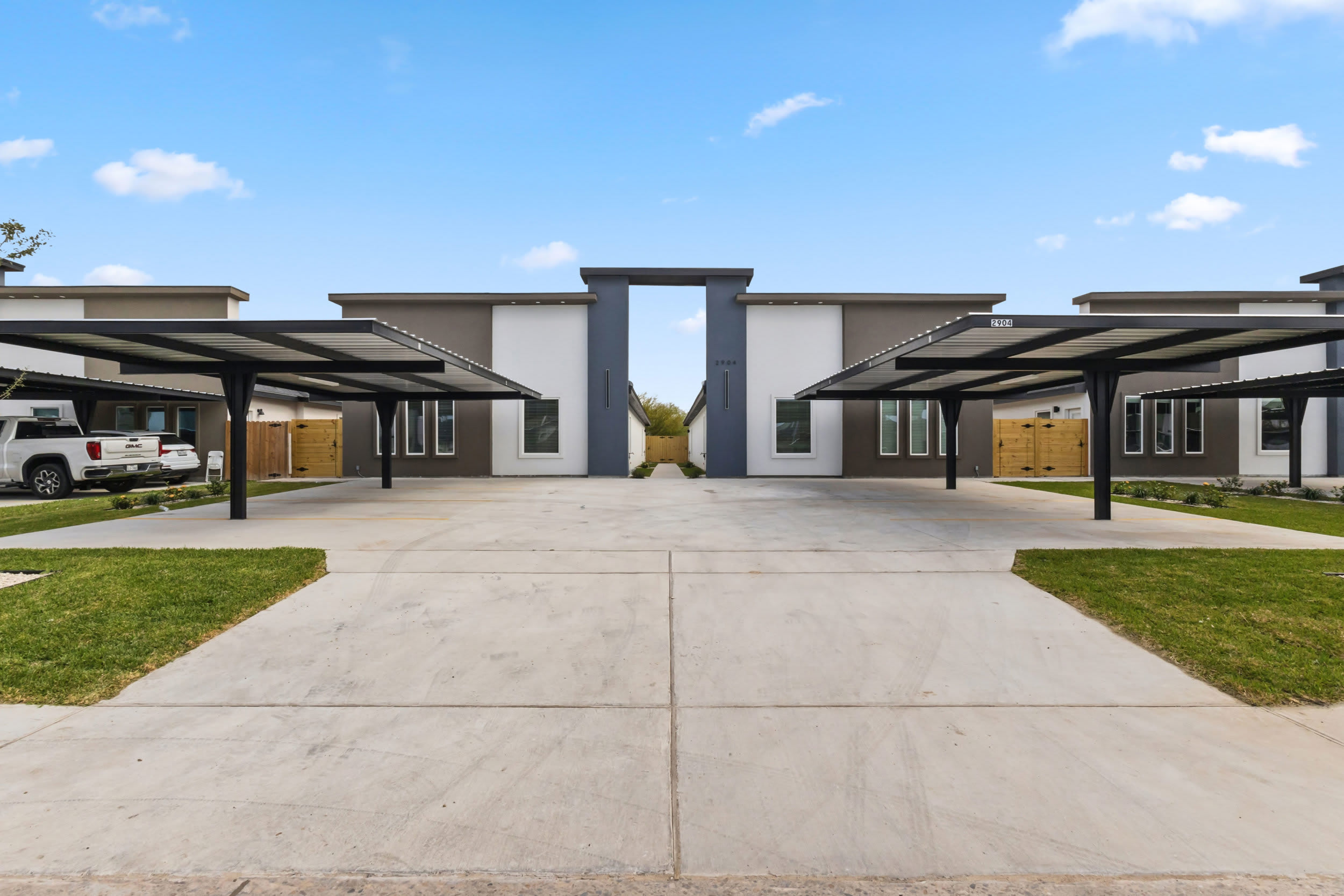 2904 S Links Drive 1 – photo 1 of 40