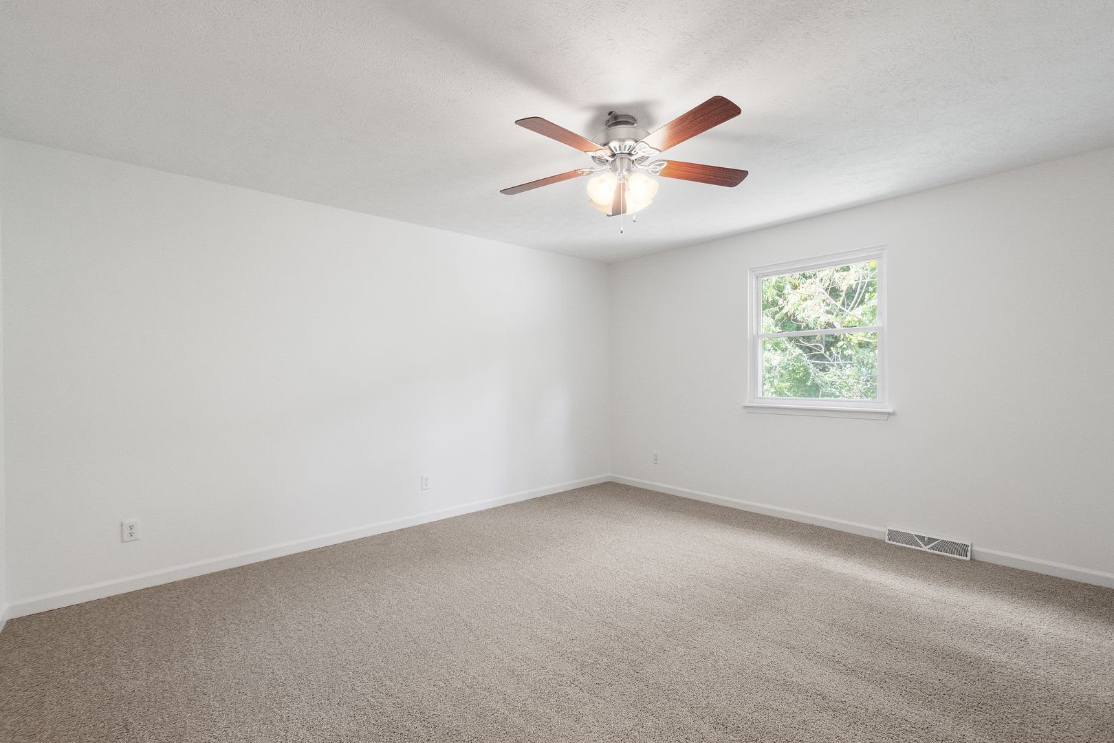 AVAILABLE OCTOBER 1ST!! 2-BEDROOM TOWNHOME IN NORTH VERSAILLES! – photo 1 of 34