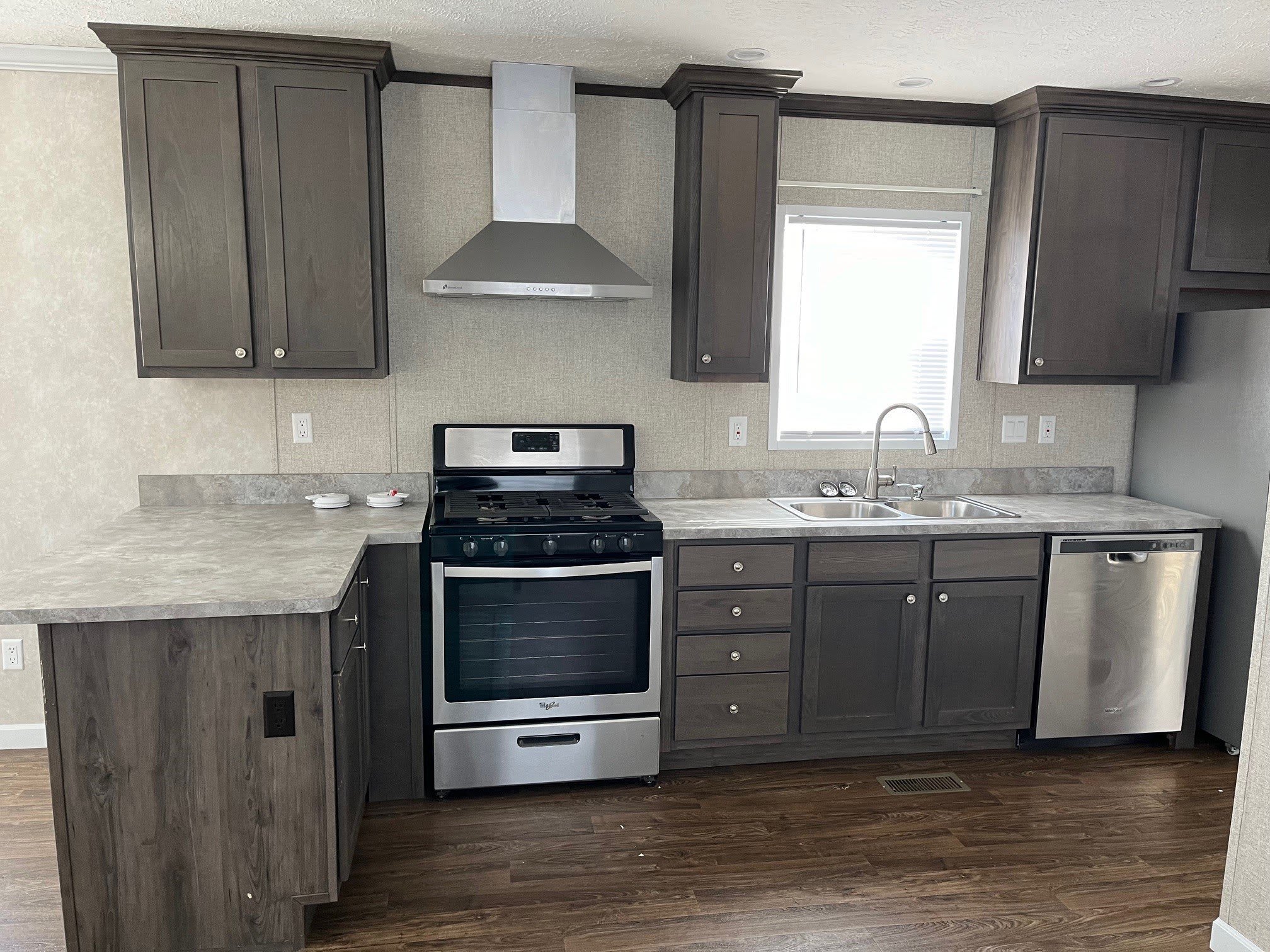 95 Nettie Ave – photo 1 of 13