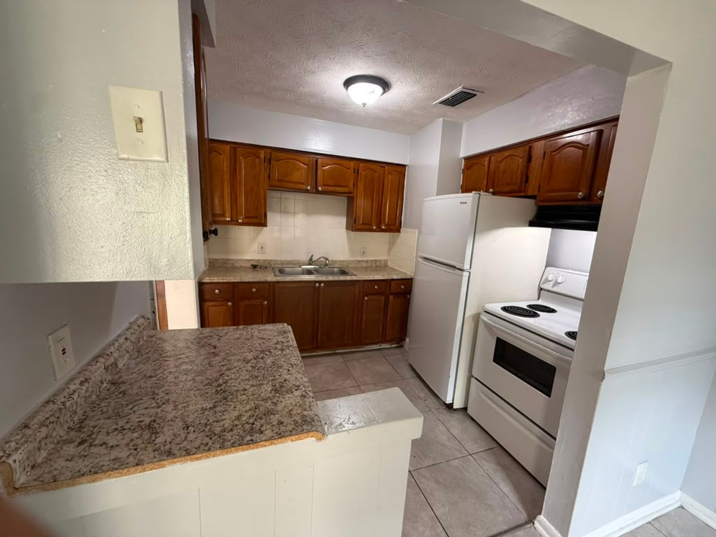 Fully Renovated 3/2 Available for Immediate Rent! – photo 1