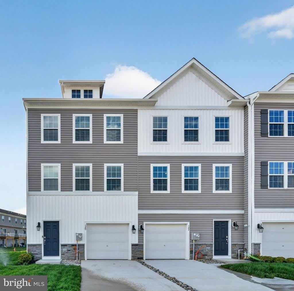 157 ESSEX DRIVE – photo 1