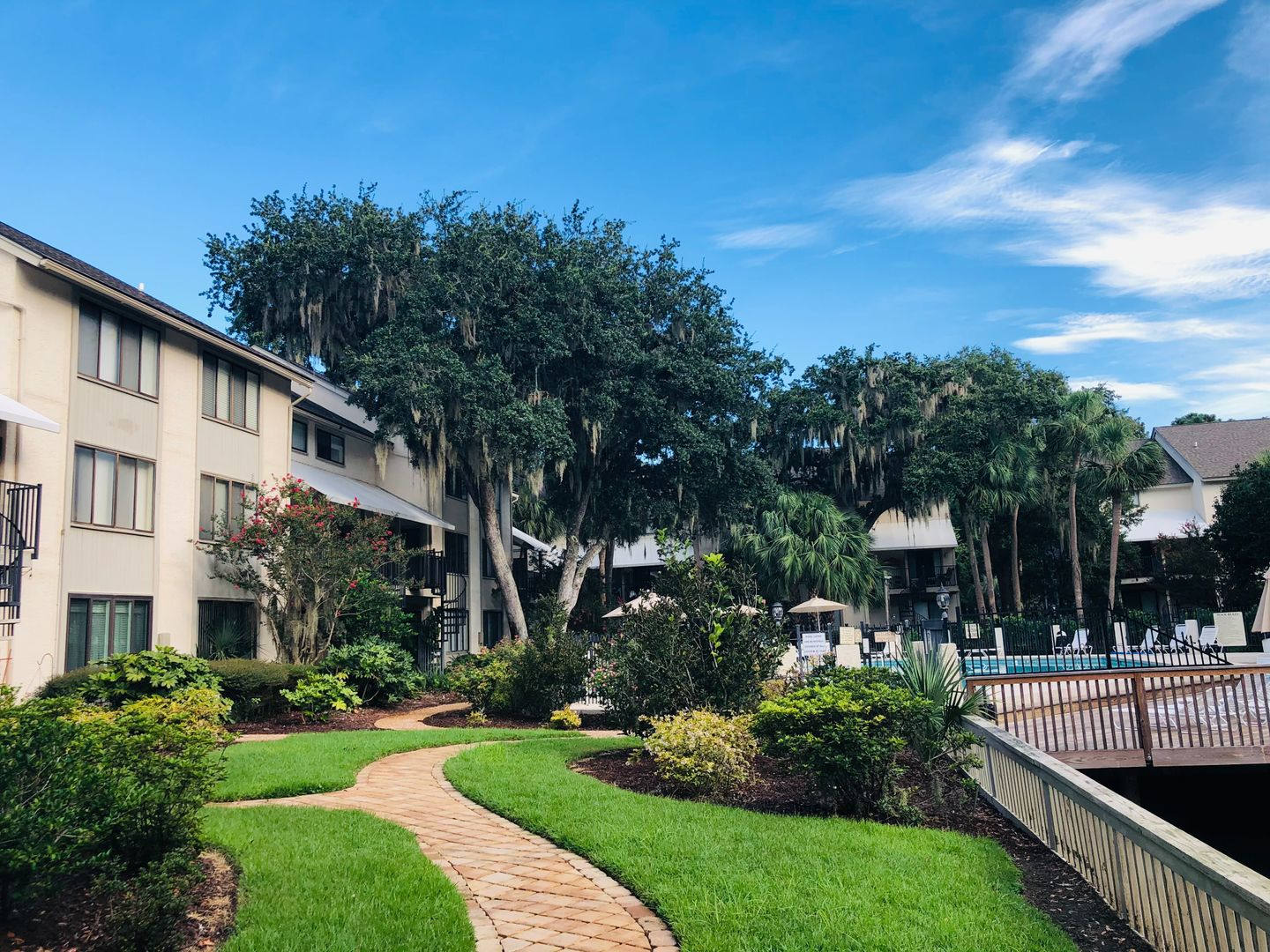 2Br Villa Near Coligny Plaza 500 Off First Month Available Sept 1 – photo 1 of 63