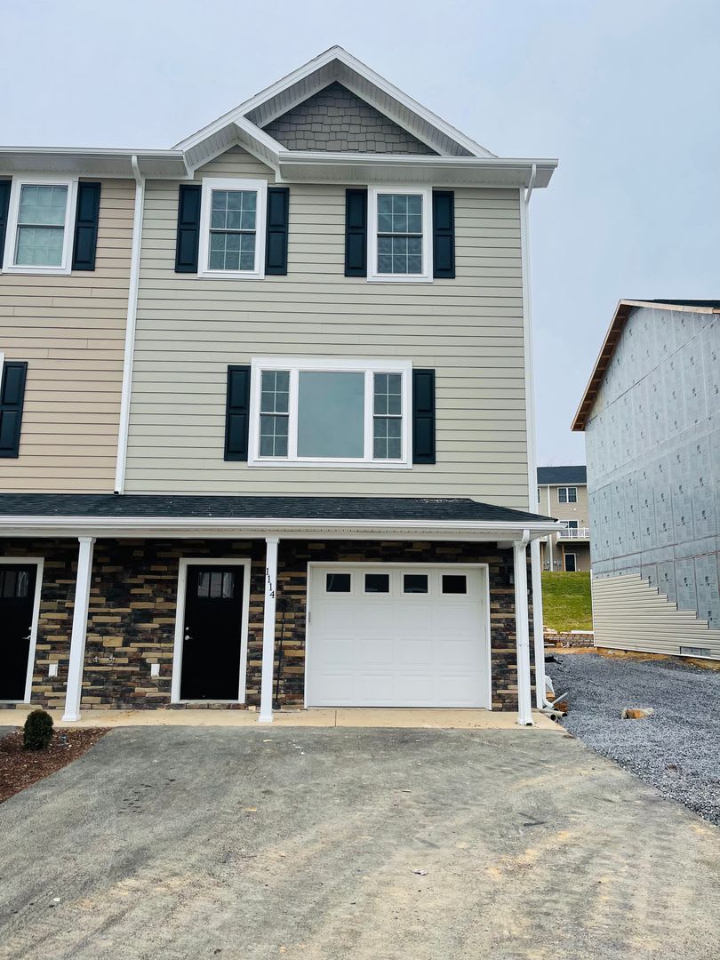 Crescent Ridge Townhome for Rent – photo 1 of 18