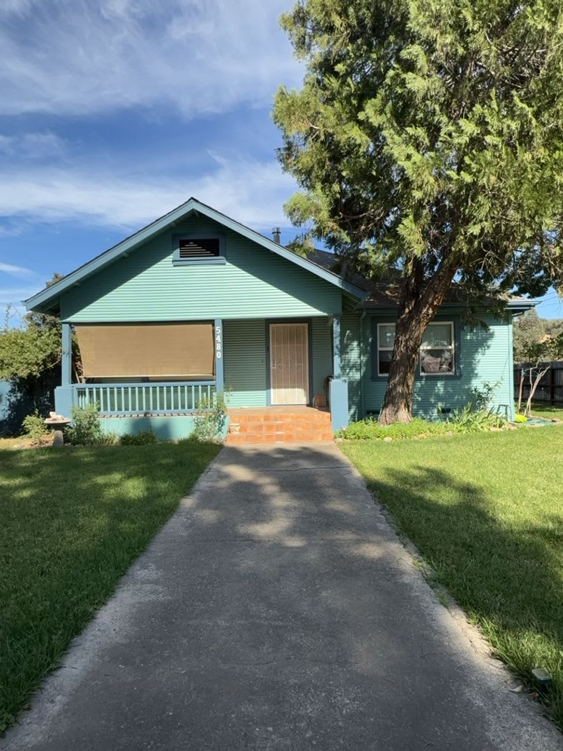 Charming 2 Bed 1 1/2 Bath Home – photo 1 of 15