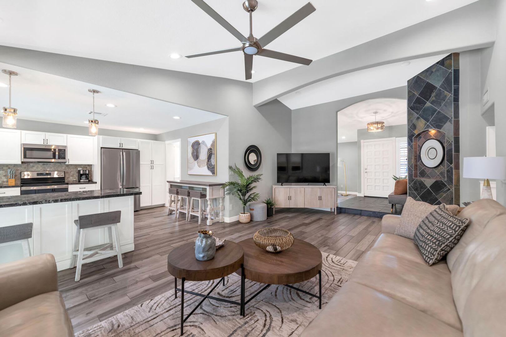 Rates Vary 3 245 5 995 – photo 1