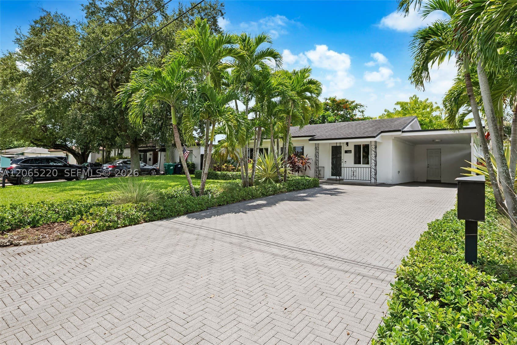 7450 SW 36th St – photo 1
