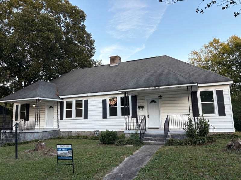 225 Poplar St – photo 1 of 13