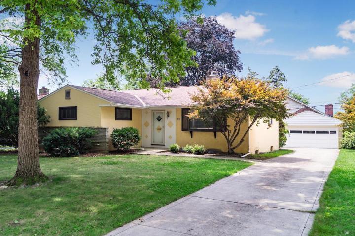 Worthington Schools, Wilson Hill, 3BR Home, fenced in yard, 2 car garage – photo 1 of 25