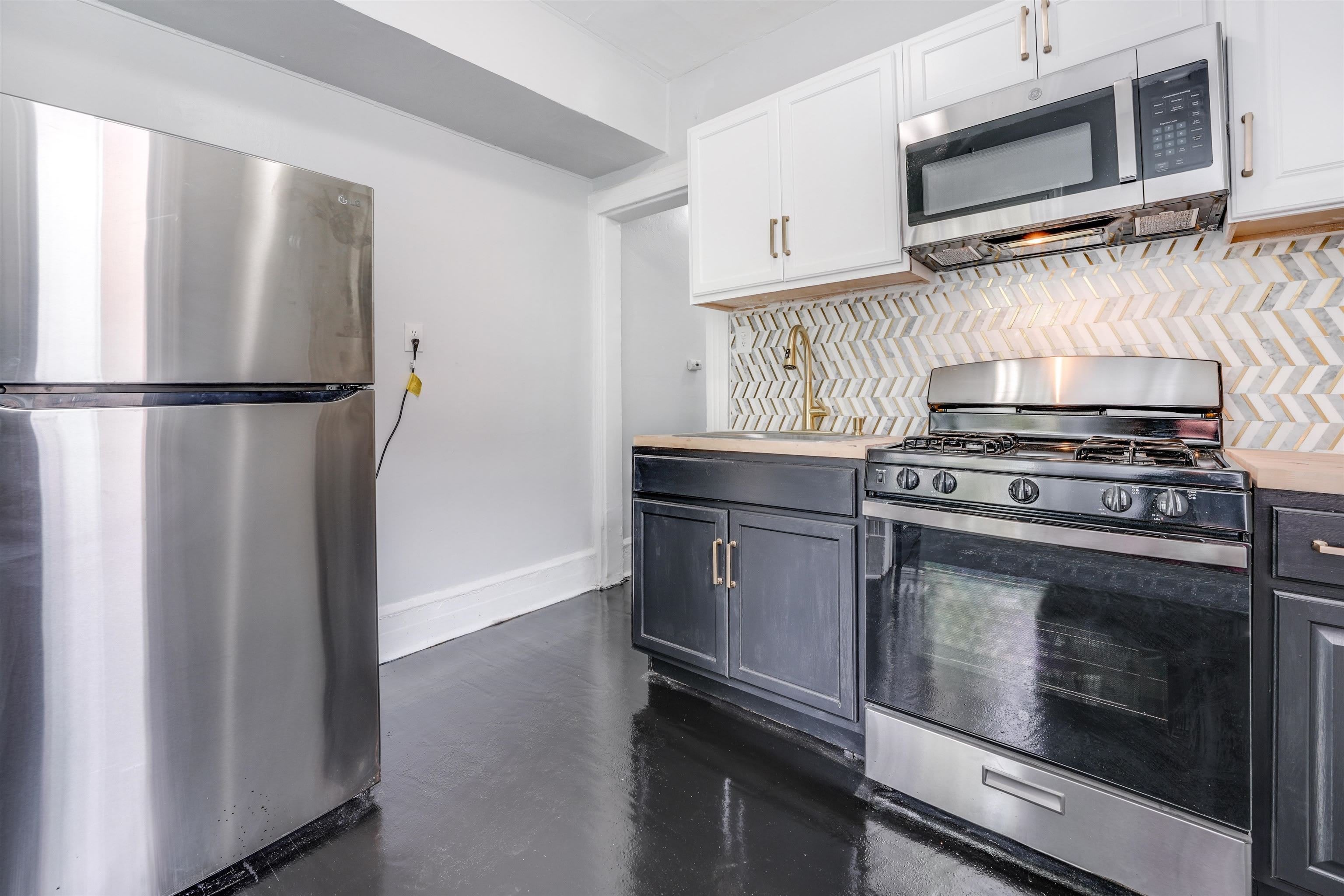 234 SUMMIT AVE – photo 1
