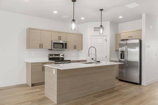 4621 King Ave W – photo 1 of 9