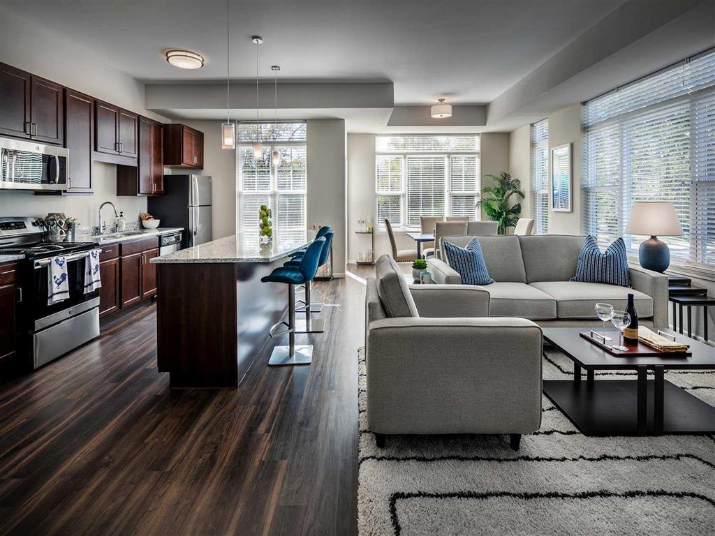 Oaks of Shorewood Apartments – photo 1