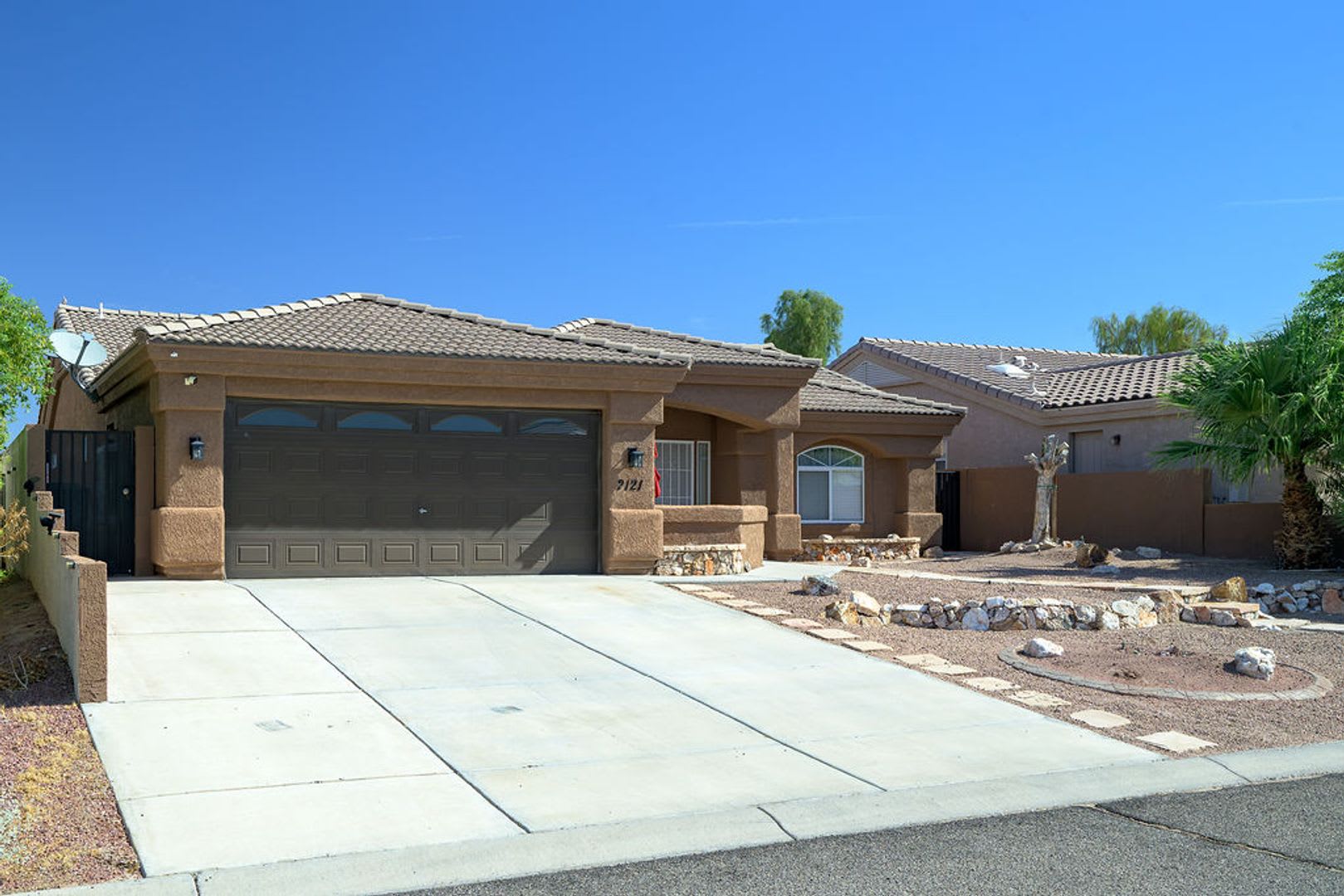 Beautiful Desert Lakes Home With Amazing Golf Course Views – photo 1 of 50