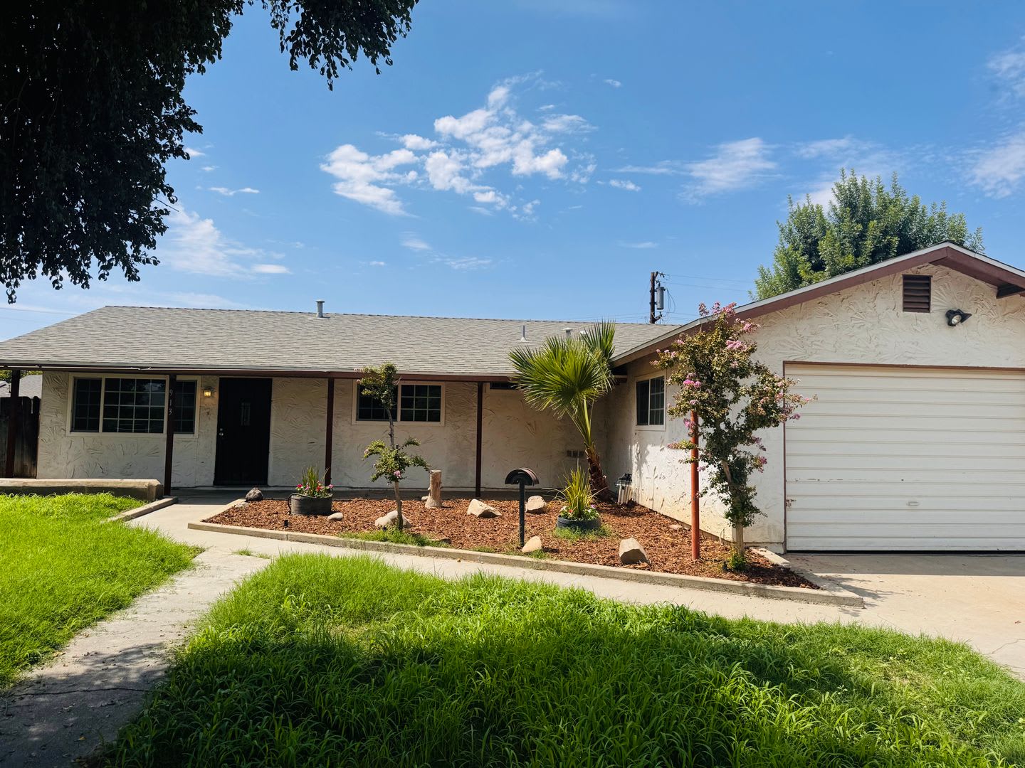 4 Bedroom 2 Bath Ranch Style Home in Lemoore – photo 1 of 26
