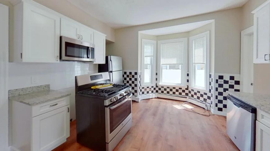121 George St – photo 1