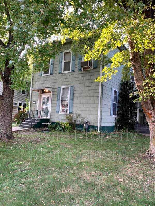 744 1st St – photo 1 of 9