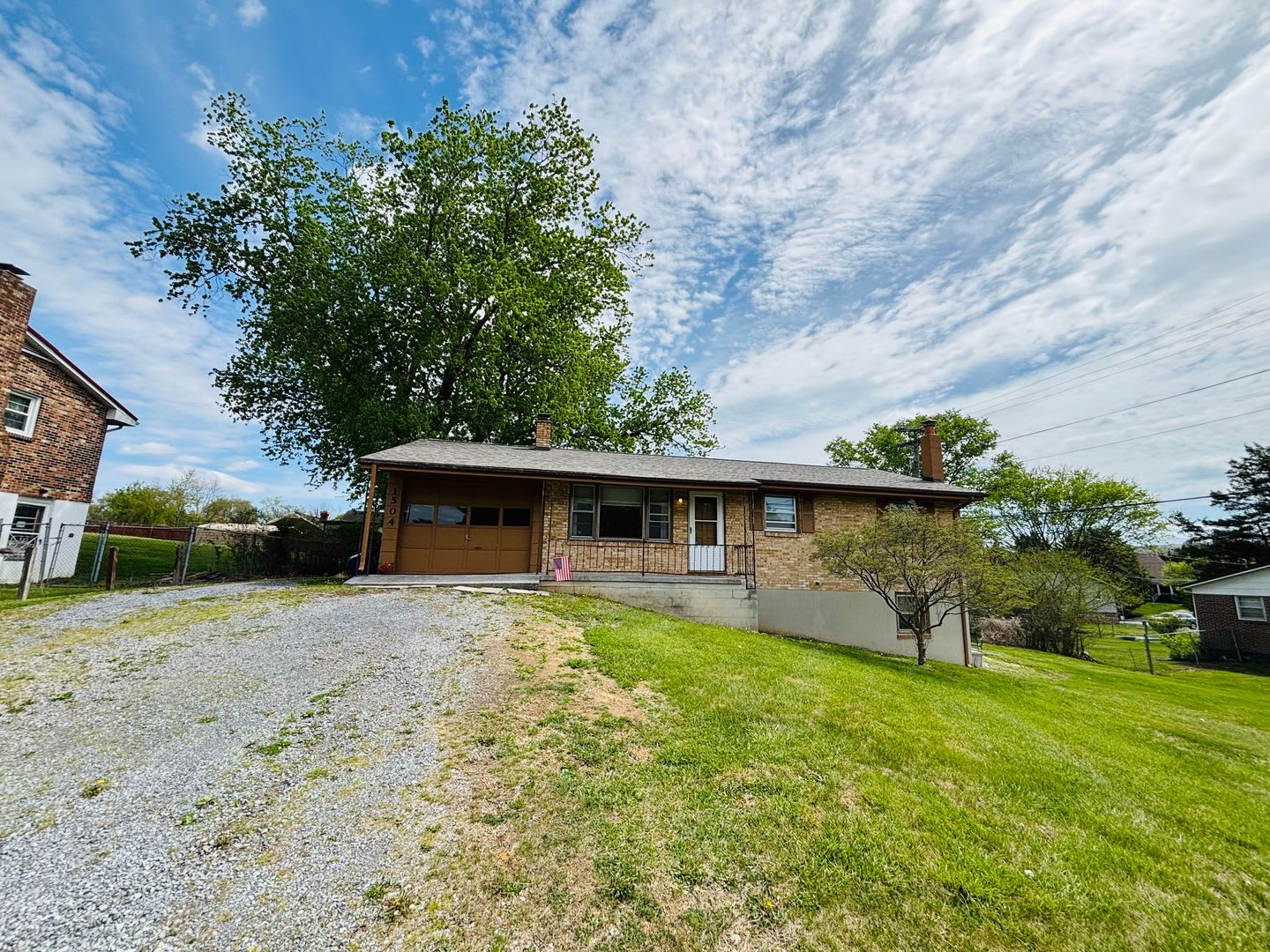 3 Bedroom, 1 Bath House – photo 1 of 15