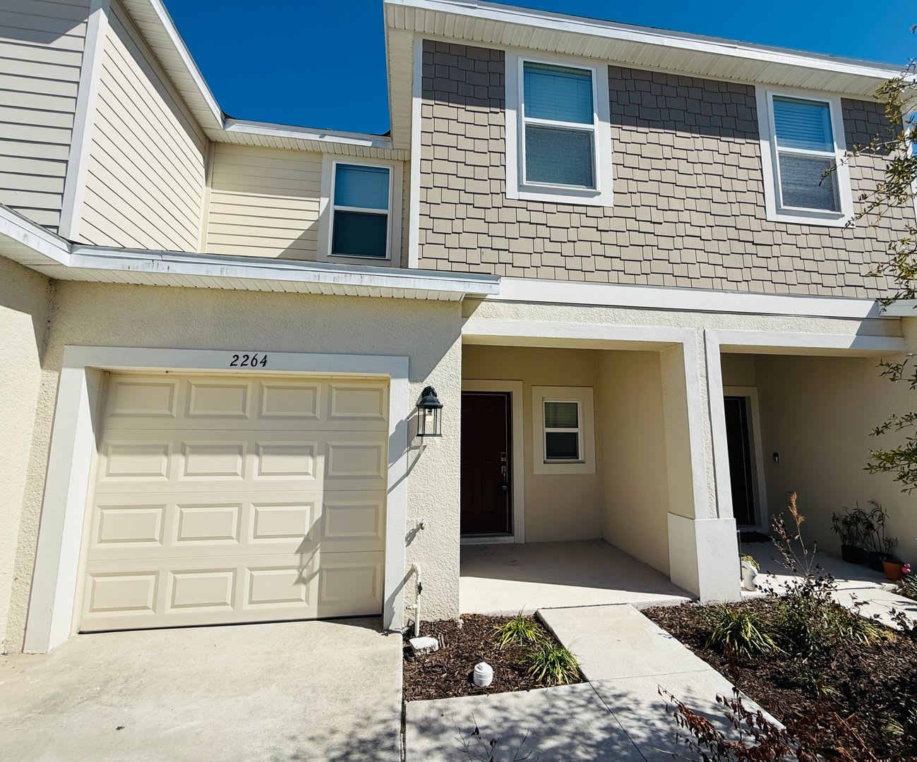 Townhome in The Townhomes of River Landing – photo 1