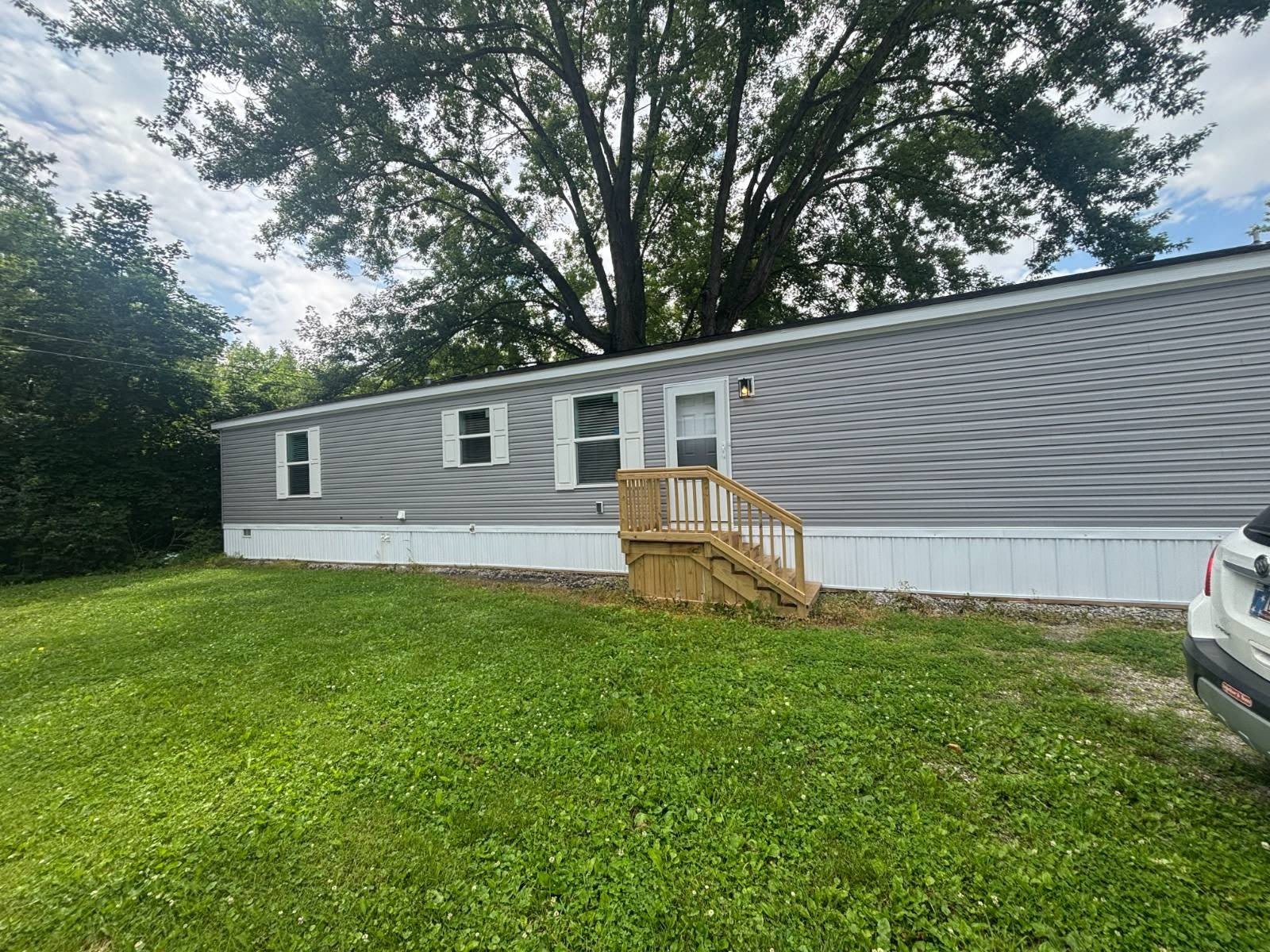 808 Stanley St – photo 1 of 10