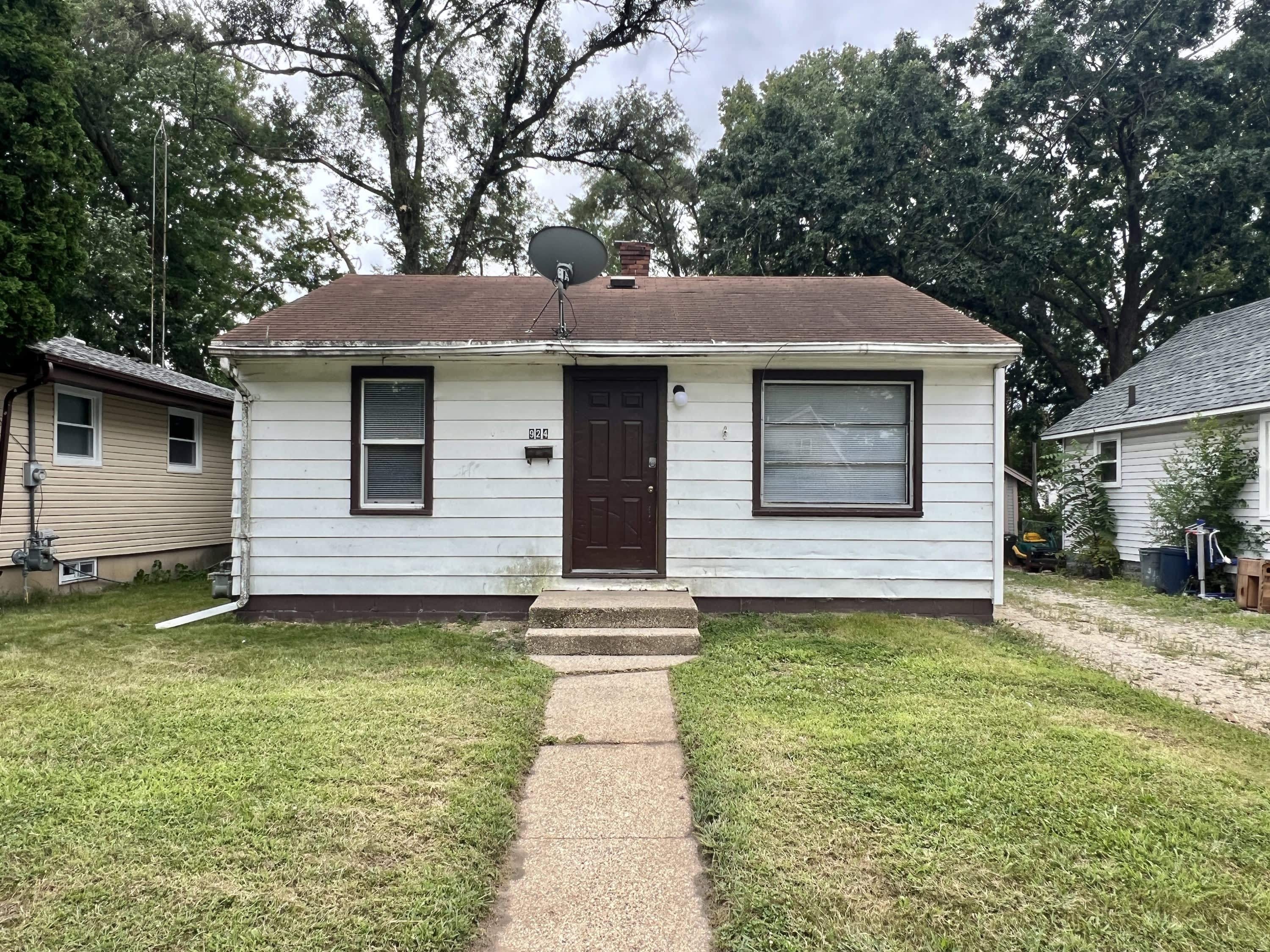 924 Copeland Avenue – photo 1 of 10
