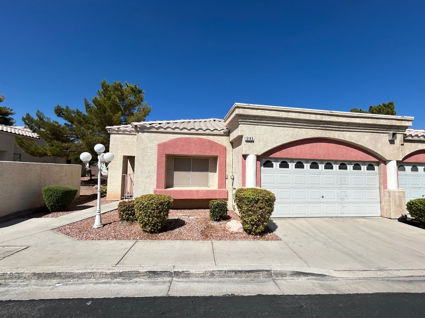 Single Story 3-Bed 2-Bath Townhouse! – photo 1