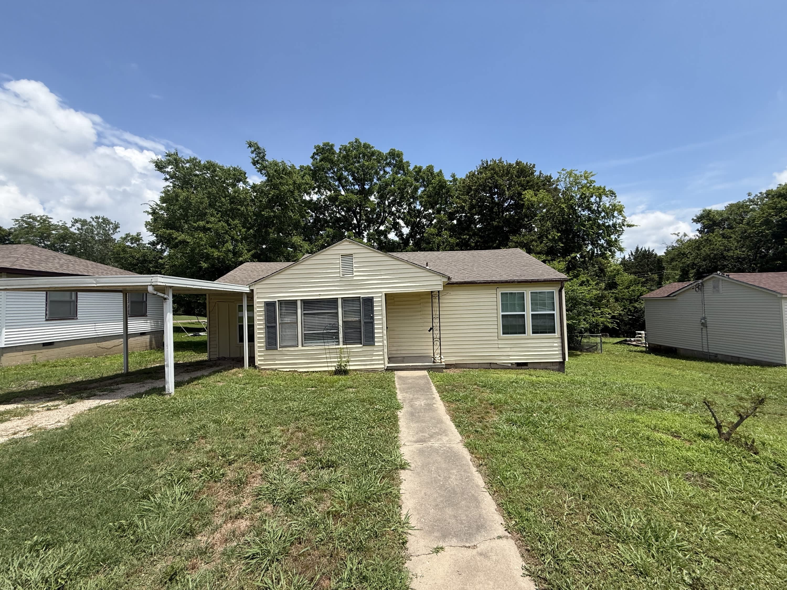 1002 South Highland – photo 1 of 9