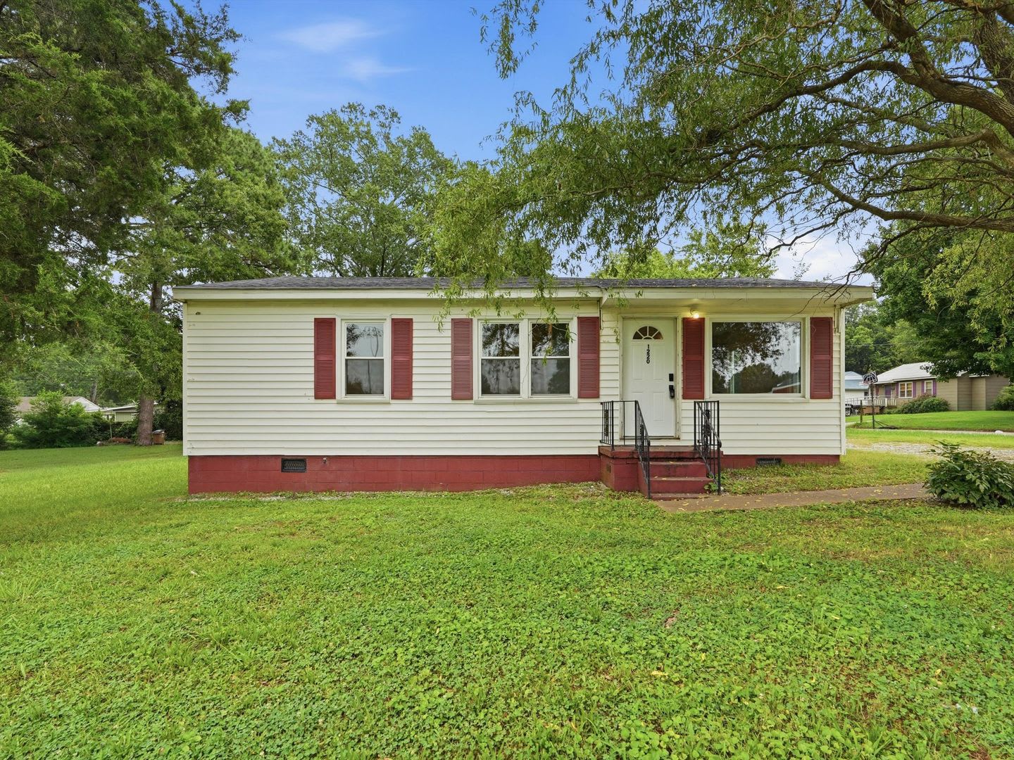 Quaint 3 bed 1 bath home in charming Decatur! – photo 1
