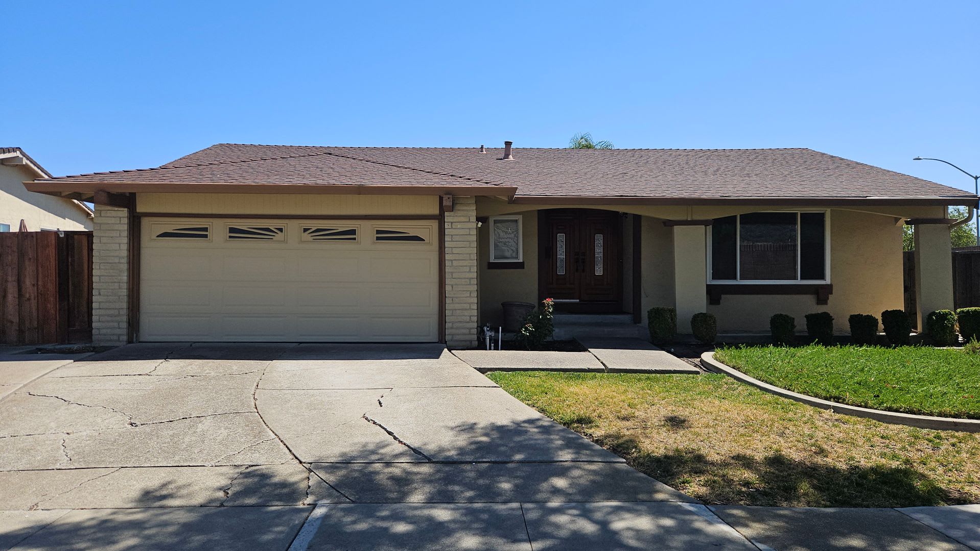 PLEASANTON SINGLE LEVEL HOUSE – photo 1 of 19