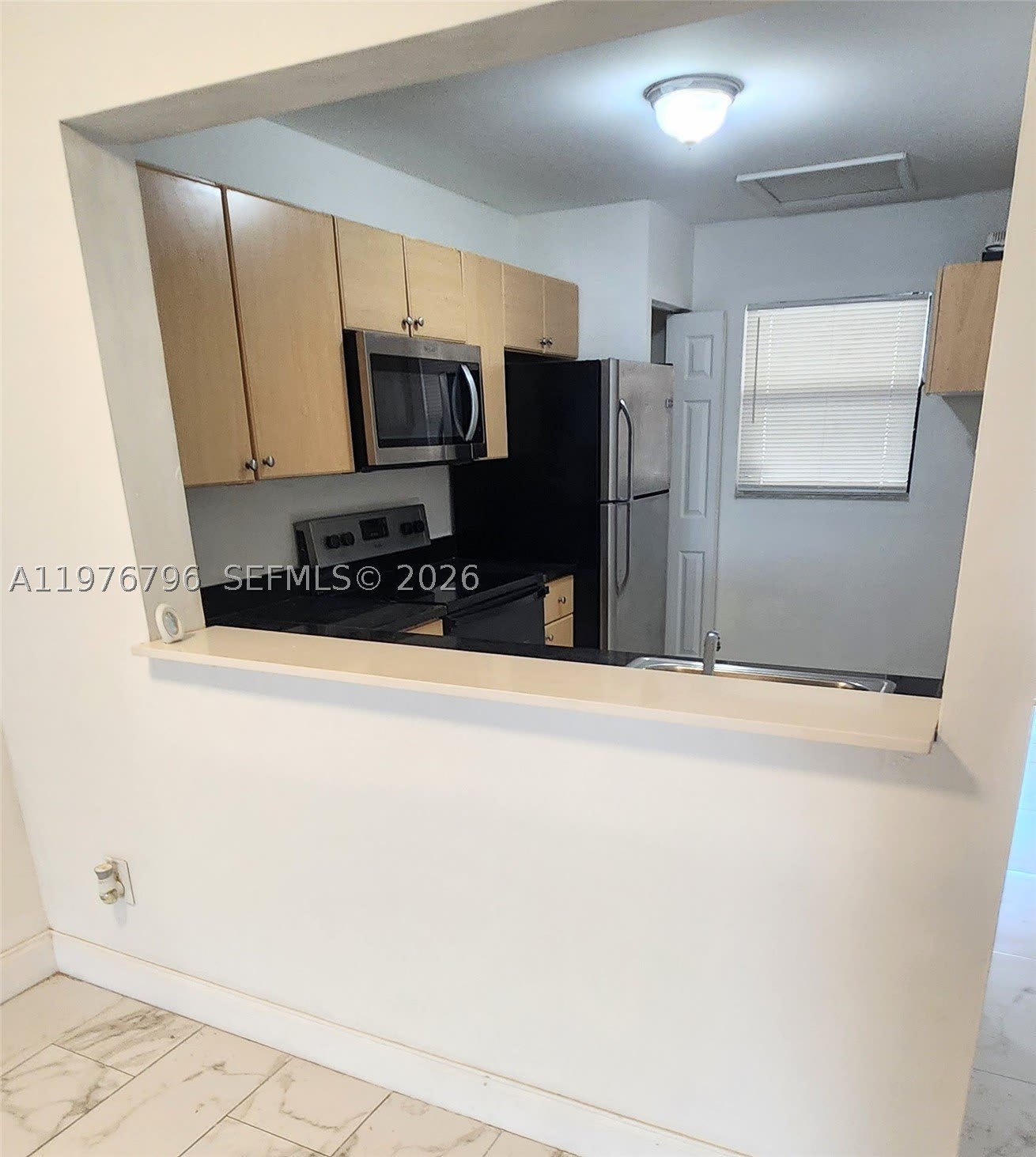 902 NE 209 St – photo 1