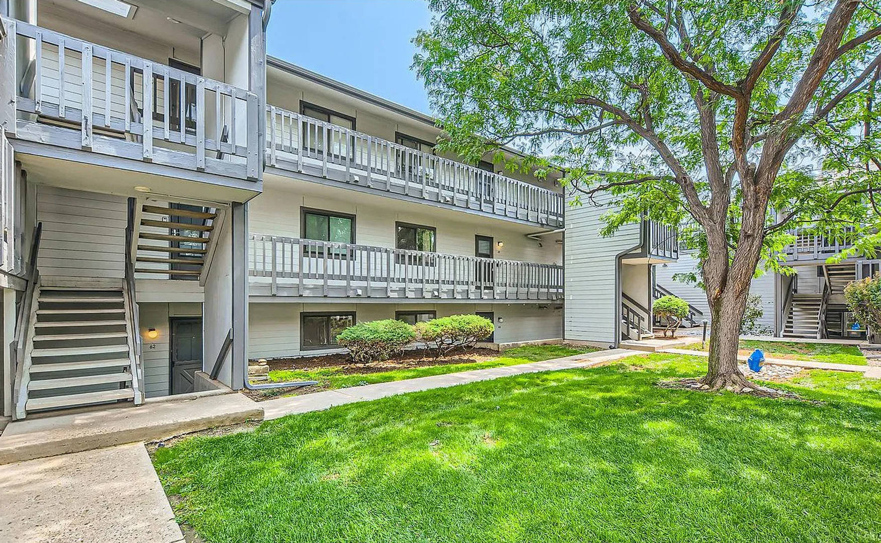 Fully Furnished Updated Turn-Key 2 Bed 1 Bath Condo Off Bike-Path & Next to Park. – photo 1