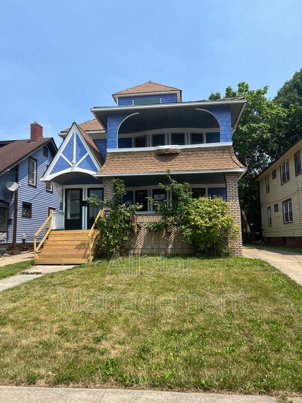 3257 E 139th Street – photo 1 of 24