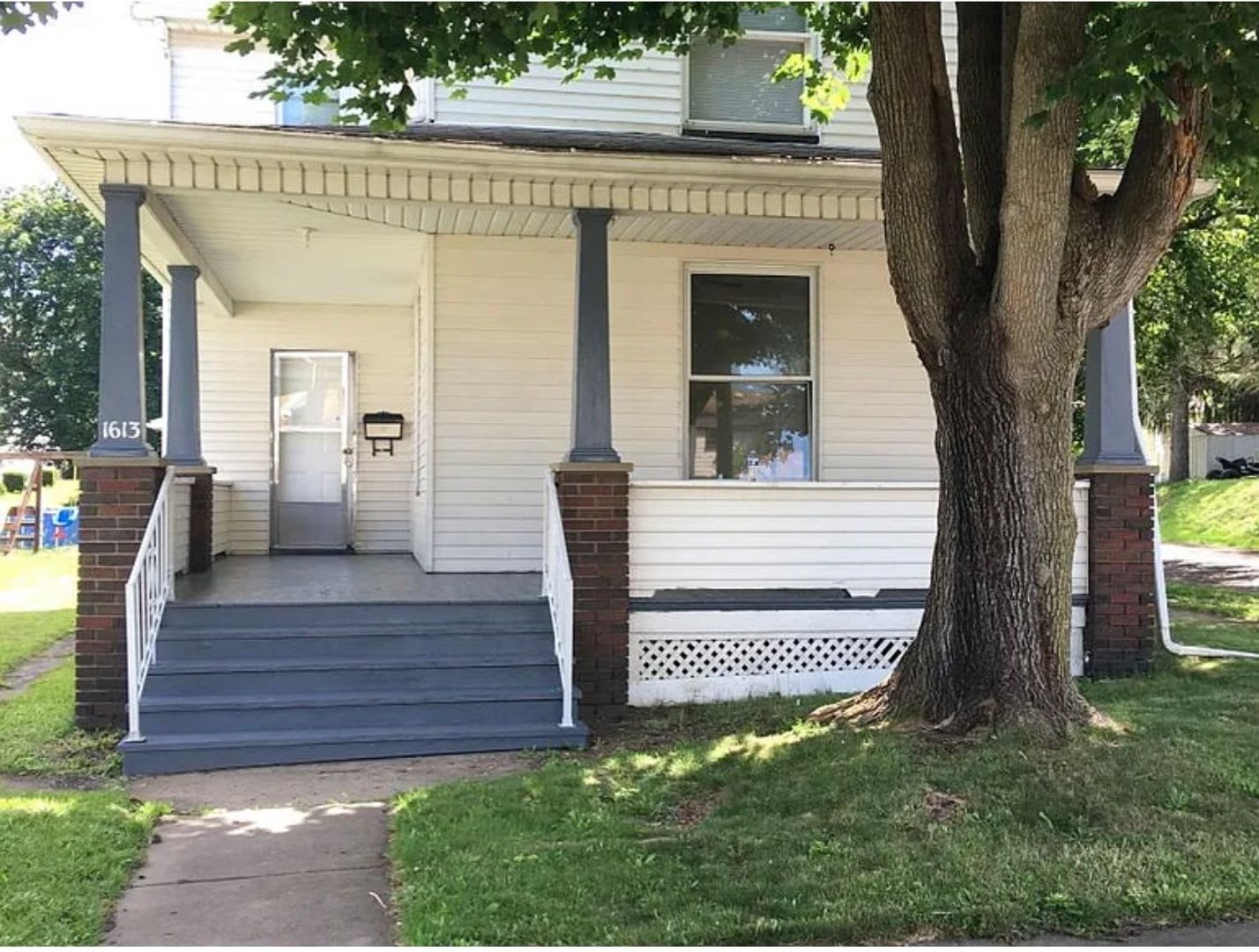 3 Bdrm 2 Car Garage – photo 1
