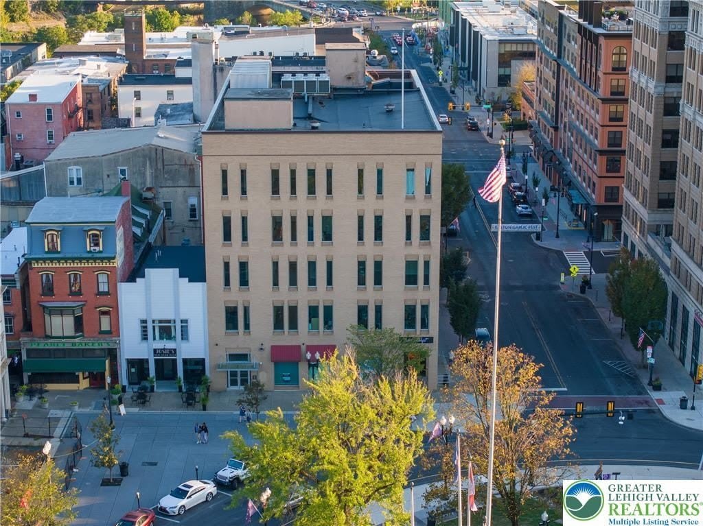 16 Centre Square – photo 1 of 15