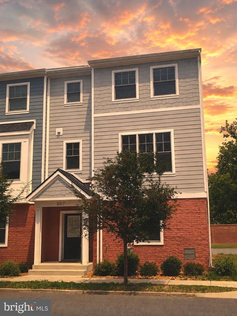307 CHARLES ST – photo 1