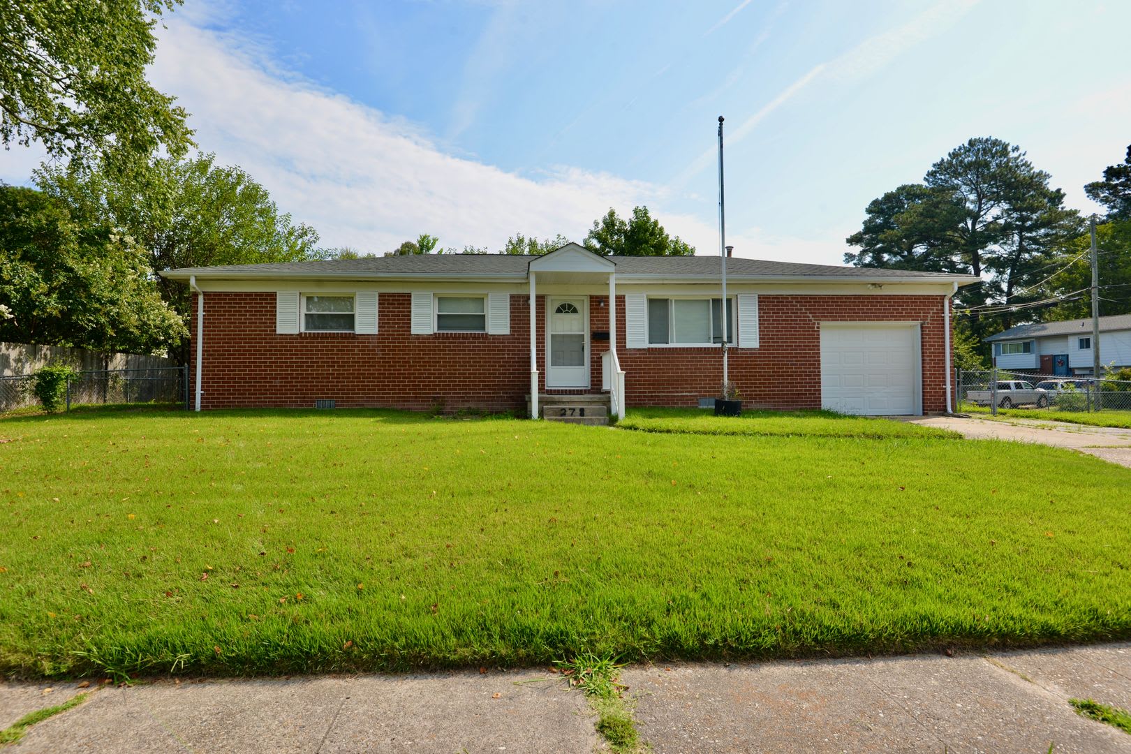 Brick Ranch in Princess Anne Plaza – photo 1