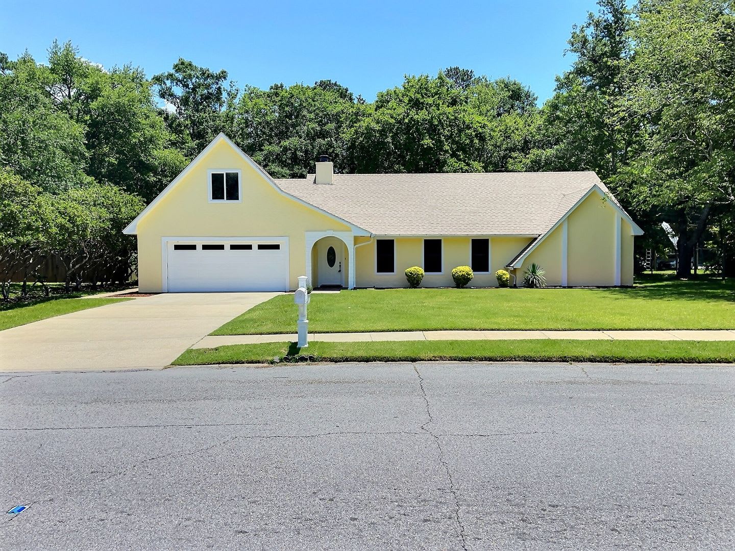 Spacious 4 bedroom home in Ocean Springs! – photo 1