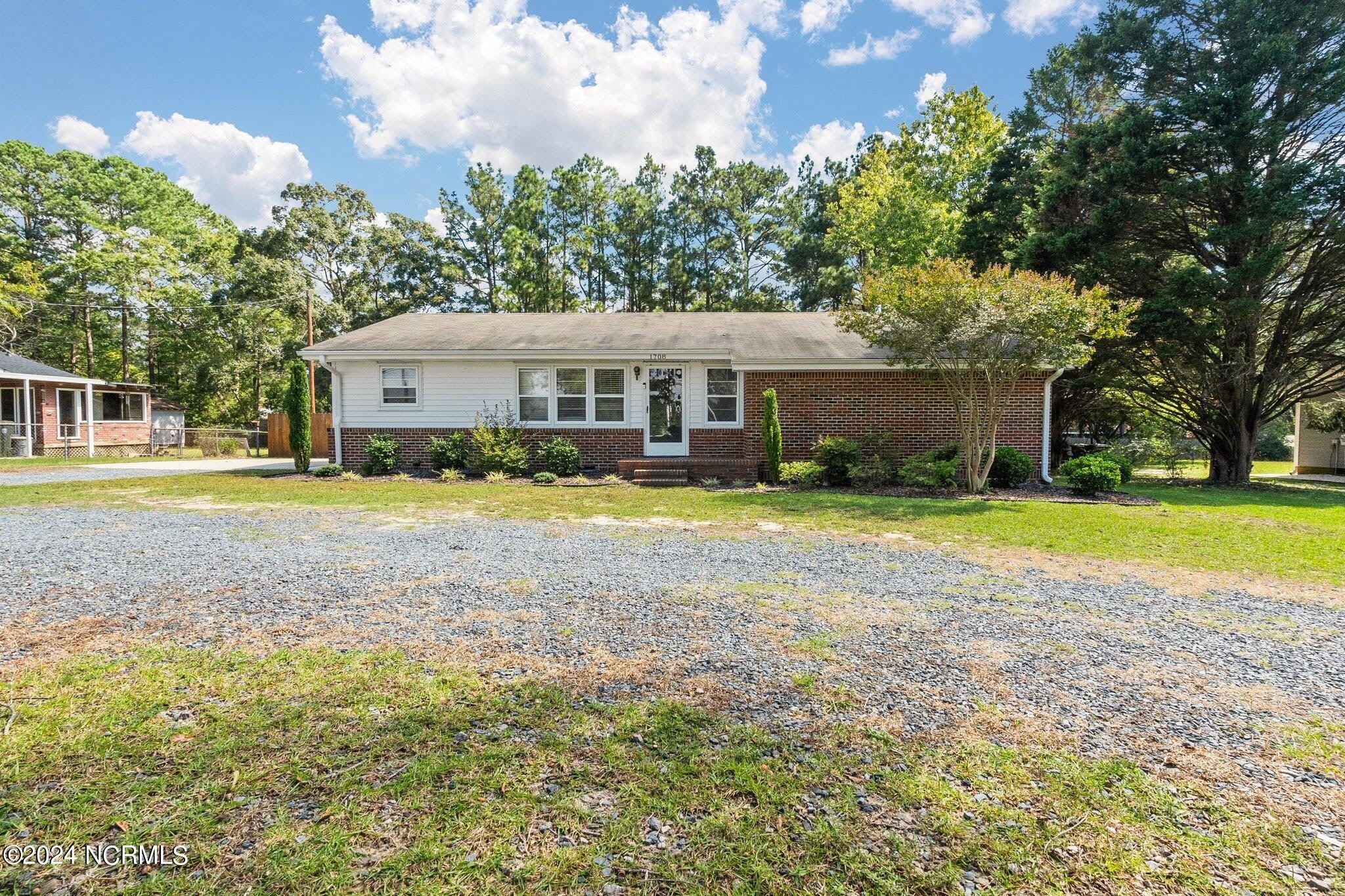 1708 N Poplar Street – photo 1 of 26